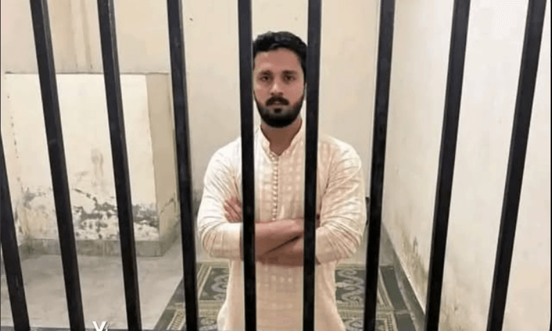 Pakistan News Beat: Pakistan's No 1 News Publisher YouTuber Rajab Butt was arrested by police in collaboration with the Wildlife Department for displaying firearms and illegally keeping a lion cub at his residence.