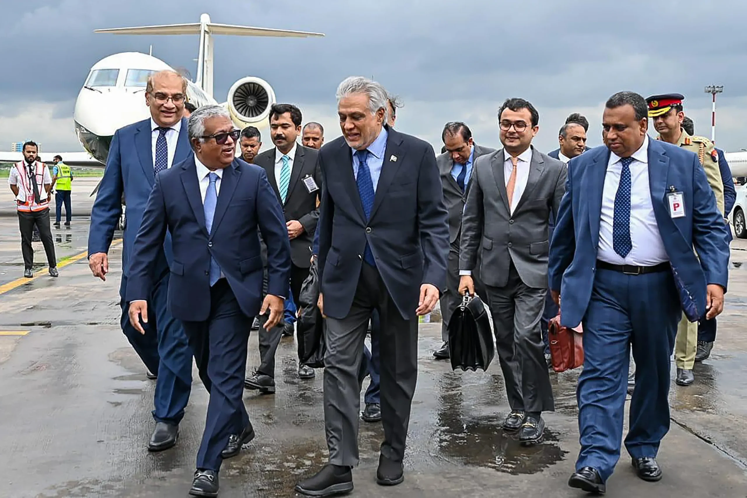 Pakistan and Bangladesh Move Toward Diplomatic Reset as Foreign Minister Ishaq Dar Makes Historic Visit to Dhaka